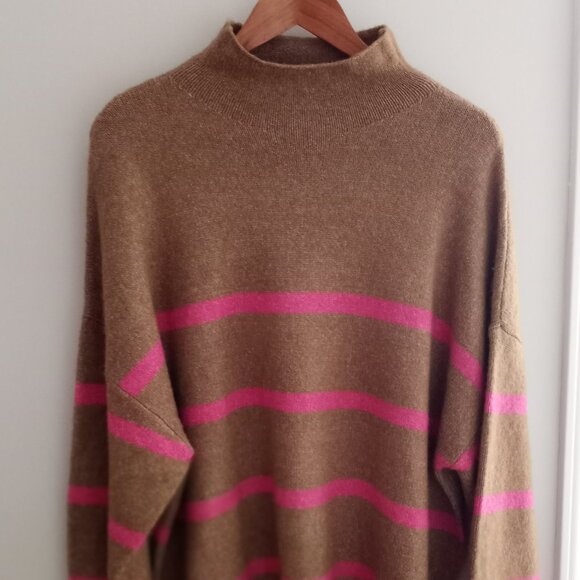 'CATO' Mock Turtleneck LS Sweater Size XL Tan with horizontal Pink stripe NWOT - Picture 1 of 11